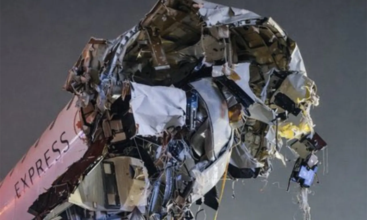  Así quedó el avión tras el choque en Nueva York. 