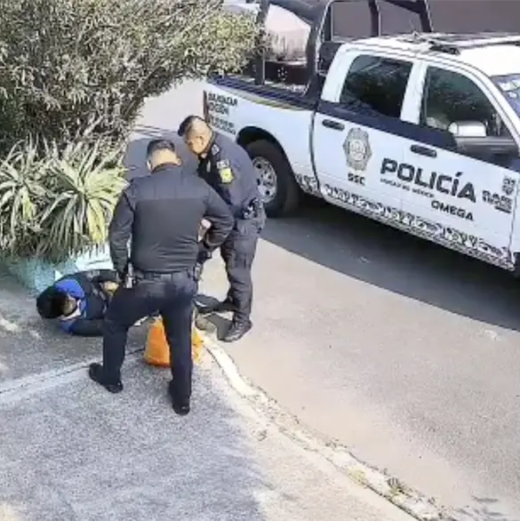 Polic&iacute;a es suspendido tras golpear sin raz&oacute;n alguna a jardinero en Coyoac&aacute;n