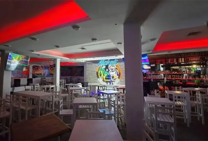 Sacaron al baleado y lavaron la sangre: as&iacute; ocurri&oacute; la balacera en bar Makali