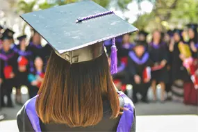 Mujeres en el limbo: precariado femenino sin t&iacute;tulo universitario