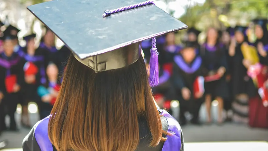 Mujeres en el limbo: precariado femenino sin t&iacute;tulo universitario