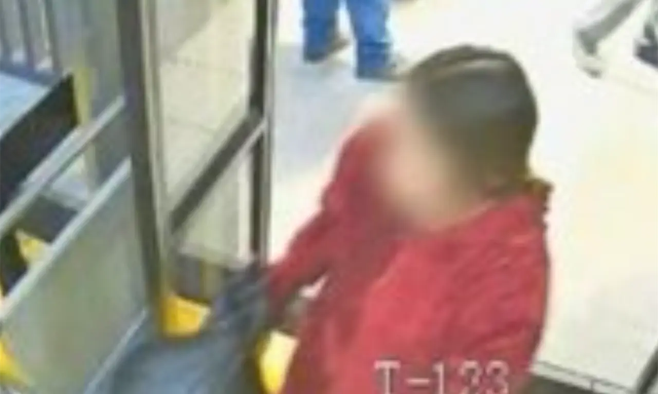  La imputada enfrenta acusaciones por homicidio agravado y manejo inadecuado de cadáveres. 