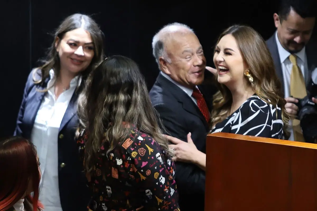 Los senadores del Partido del Trabajo, Alberto Anaya y Giovanna Bañuelos celebran Cuartoscuro.