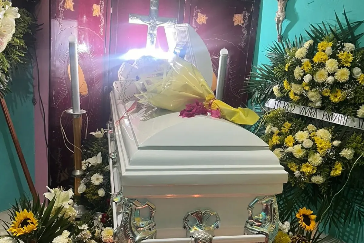  La menor ingresó al mar tras abandonar su escuela; el oleaje impidió su salida y cuerpos de emergencia confirmaron su fallecimiento. 