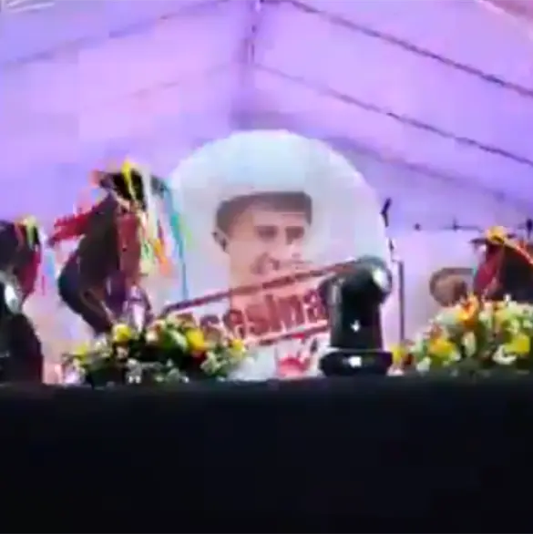 Baile de alumnos de Bachilleres causa pol&eacute;mica tras recrear asesinatos de alcaldes en Michoac&aacute;n