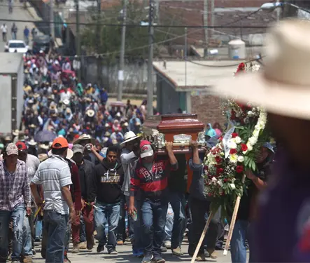 La masacre de Arantepacua: ejecuciones, tortura y abusos que persiguen a Aureoles