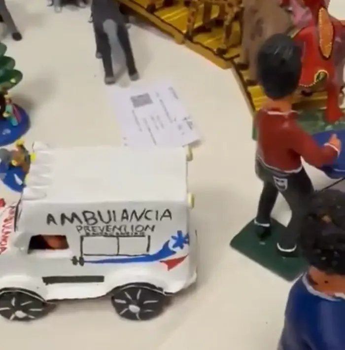 Artesanos recrearon el atentado de Carlos Manzo. Especial.