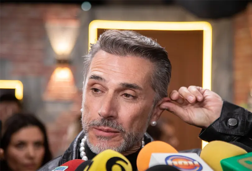 El anuncio de sus aspiraciones ocurre tras semanas de cuestionamientos por su decisi&oacute;n de pedir licencia en la C&aacute;mara de Diputados para participar en el reality show.