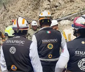 Rescatan con vida a primer minero atrapado en Sinaloa tras m&aacute;s de 100 horas
