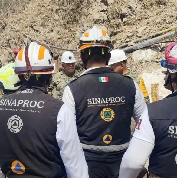 Rescatan con vida a primer minero atrapado en Sinaloa tras m&aacute;s de 100 horas