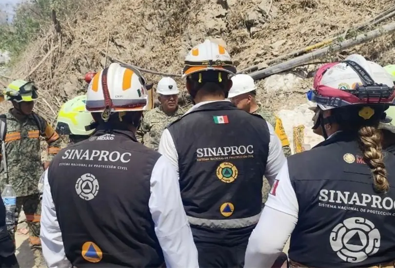 Sobrevive más de 100 horas bajo tierra: rescatan a minero en Sinaloa Sobrevive más de 100 horas bajo tierra: rescatan a minero en Sinaloa