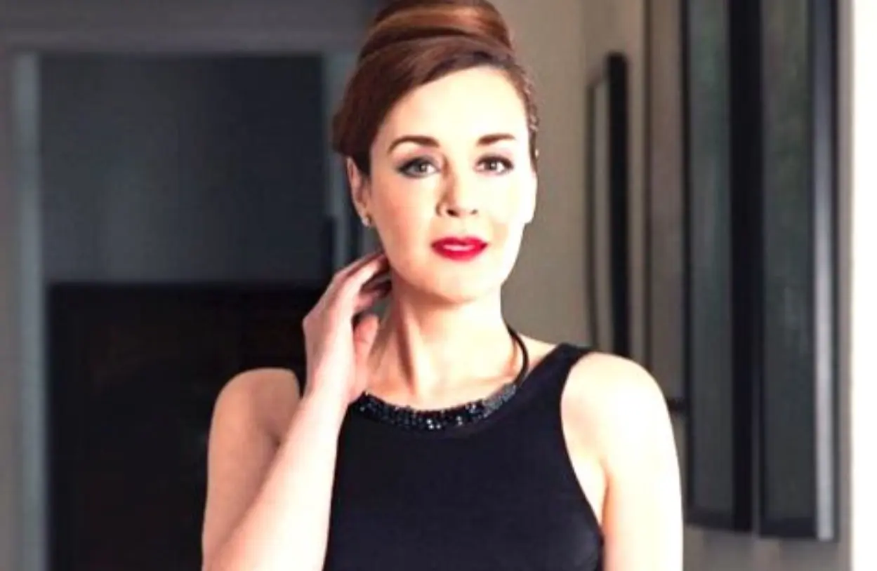 Cecilia Tijerina dio vida a una joven rica que luchaba por abrirse camino en el mundo artístico pese a sus problemas familiares. Además, era prima de Federico Cantú, el director de la Academia de Arte y villano de la historia.<br>