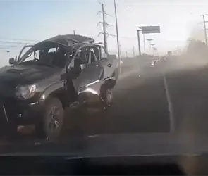 Explota camioneta tras salir del AIFA; muere "El Pay&iacute;n" en presunto ataque