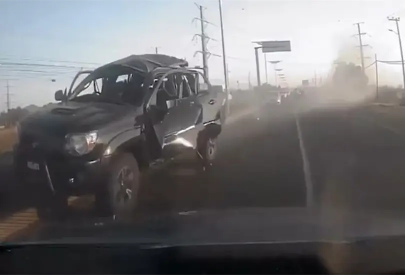 Explota camioneta en la México–Pachuca, en Tecámac, y deja dos muertos. Explota camioneta en la México–Pachuca, en Tecámac, y deja dos muertos.