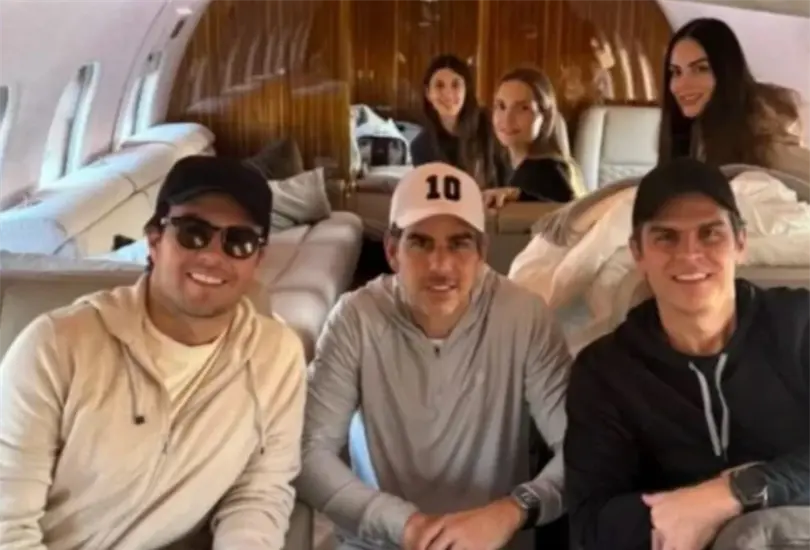 Las imágenes mostraban una experiencia de alto nivel, incluyendo traslados en avión privado y la presencia del piloto de Fórmula 1 Sergio ‘Checo’ Pérez.