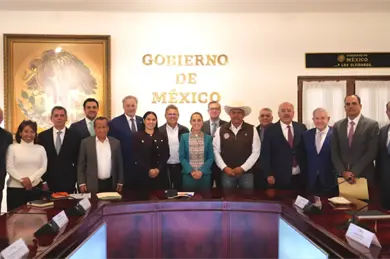 Sheinbaum se re&uacute;ne con la industria azucarera en Colima para fortalecer producci&oacute;n nacional