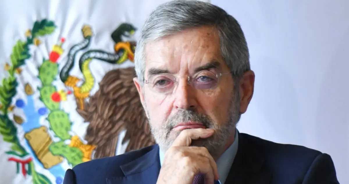  Juan Ramón de la Fuente renuncia a la Secretaría de Relaciones Exteriores por problemas de salud. 