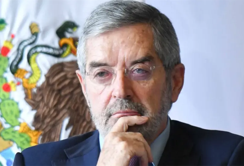 Juan Ram&oacute;n de la Fuente renuncia a la Secretar&iacute;a de Relaciones Exteriores por problemas de salud.