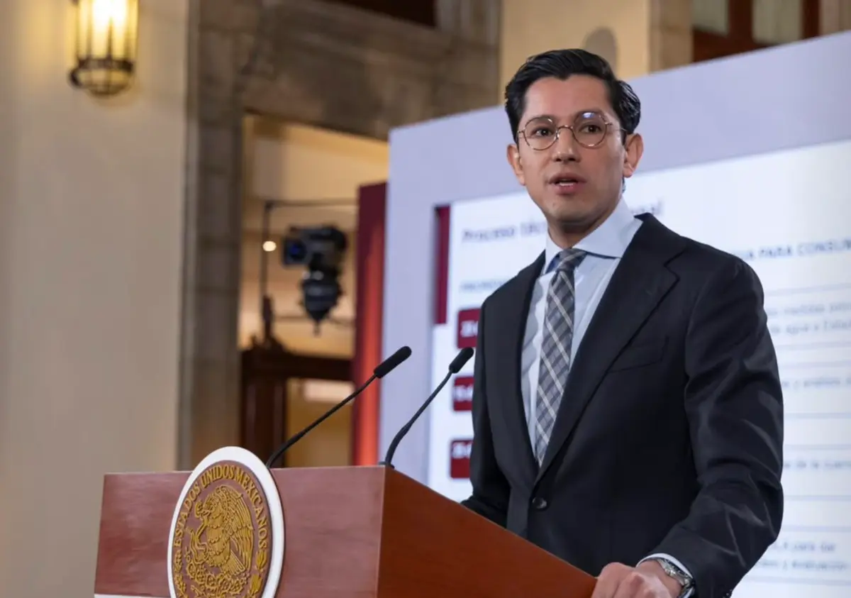  Roberto Velasco ha construído una larga carrera dentro del servicio público. 