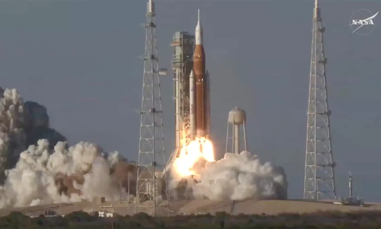  MOMENTO EXACTO: Así fue el despegue de Artemis II hacia la Luna 