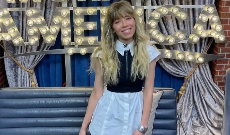 En 2015 protagoniz&oacute; la serie 'Between', distribuida por Netflix, una producci&oacute;n de ciencia ficci&oacute;n donde interpret&oacute; a una joven que intenta sobrevivir en un pueblo afectado por una misteriosa enfermedad.<br>