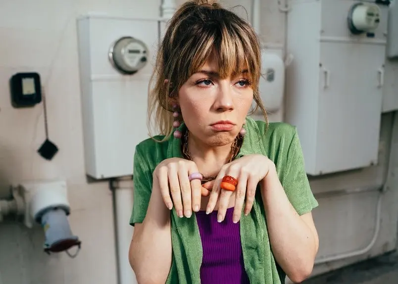 En 2020 present&oacute; el mon&oacute;logo 'I&acute;m Glad My Mom Died', una obra autobiogr&aacute;fica en la que abord&oacute; de forma directa su experiencia como estrella infantil y la compleja relaci&oacute;n con su madre. La obra fue adaptada en 2022 a un libro de memorias que se convirti&oacute; en un best seller.