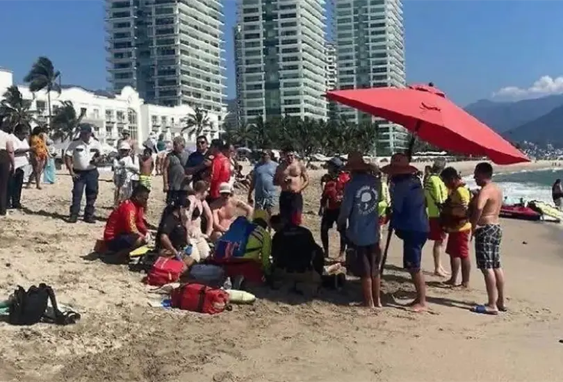 Esto sabemos del turista que muri&oacute; tras subir a la "banana" en Puerto Vallarta