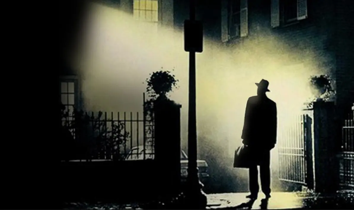 Tras el enorme impacto de la primera pel&iacute;cula, considerada una de las mejores del g&eacute;nero de terror, la secuela ten&iacute;a expectativas muy altas. Sin embargo, present&oacute; una historia confusa, con elementos m&iacute;sticos poco claros y un desarrollo que desconcert&oacute; al p&uacute;blico. Fue duramente criticada desde su estreno y, con el tiempo, termin&oacute; en el olvido.