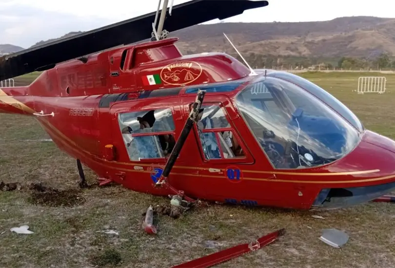 Terror en el aire: helicoptero tur&iacute;stico pierde el control y cae en Presa del Bosque, Michoac&aacute;n | VIDEO