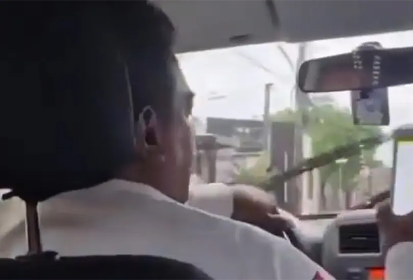 Taxista "secuestra" a turista y lo obliga a pagar doble Taxista "secuestra" a turista y lo obliga a pagar doble