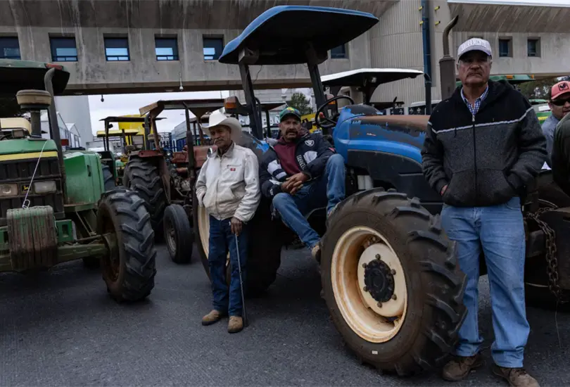 Campesinos y transportistas bloquean  20 estados para exigir soluciones ante la inseguridad y altos costos.
