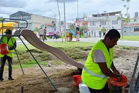 Mantenimiento urbano en Puebla: rehabilitan juegos, bancas y espacios p&uacute;blicos