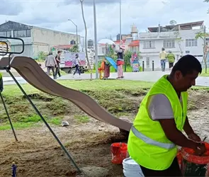 Mantenimiento urbano en Puebla: rehabilitan juegos, bancas y espacios p&uacute;blicos