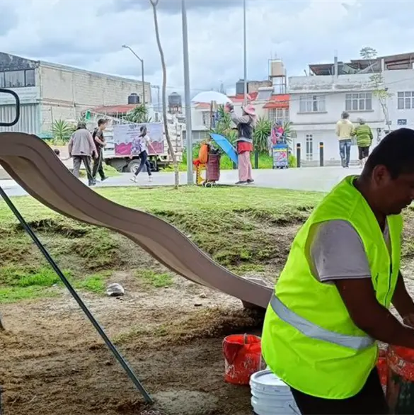 Mantenimiento urbano en Puebla: rehabilitan juegos, bancas y espacios p&uacute;blicos
