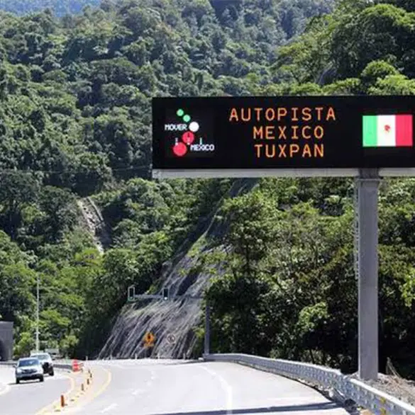 &iexcl;Horror en la M&eacute;xico-Tuxpan! Lanzan a tres personas desde un auto en movimiento