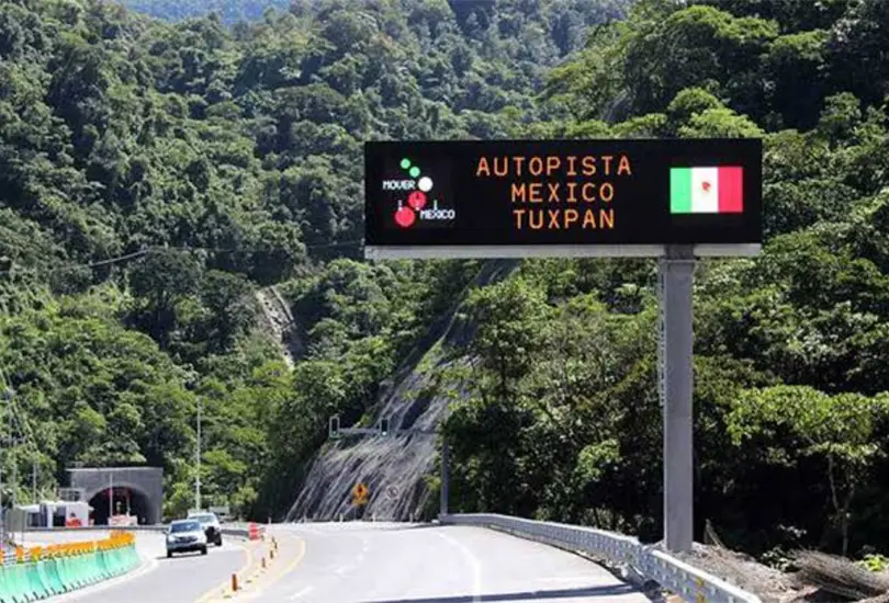 ¡Horror en la México-Tuxpan! Lanzan a tres personas desde un auto en movimiento ¡Horror en la México-Tuxpan! Lanzan a tres personas desde un auto en movimiento