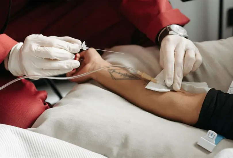 La Secretar&iacute;a de Salud advierte sobre riesgos de sueros vitaminados tras la muerte de ocho personas en Sonora.