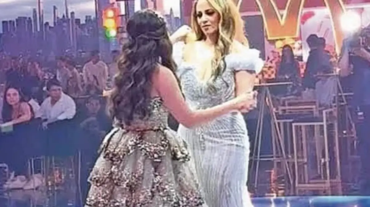 Virginia Guillén Avalos y María Fernanda durante sus XV años en Tabasco. Especial