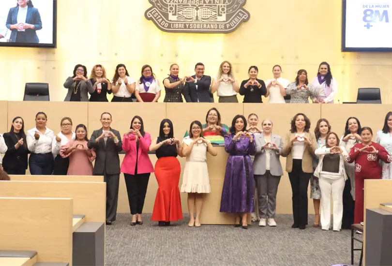 Mujeres de diversos sectores participan en el Parlamento de Mujeres en Puebla, donde presentaron iniciativas con perspectiva de género para fortalecer la igualdad y la participación ciudadana. Mujeres de diversos sectores participan en el Parlamento de Mujeres en Puebla, donde presentaron iniciativas con perspectiva de género para fortalecer la igualdad y la participación ciudadana.