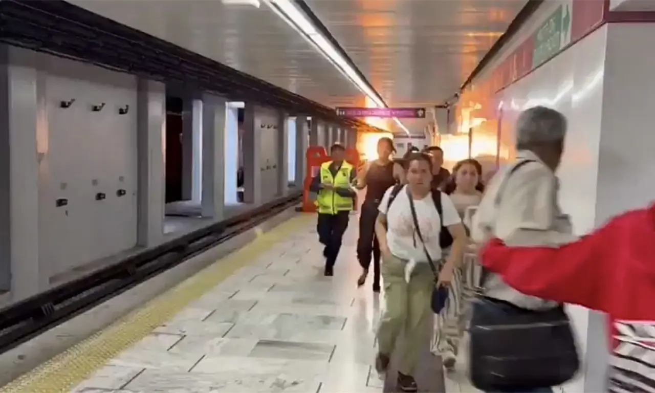  Explosión desata caos en la Línea 1 del Metro: usuarios huyen tras flamazo en Salto del Agua 