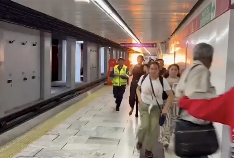 Explosión desata caos en la Línea 1 del Metro: usuarios huyen tras flamazo en Salto del Agua Explosión desata caos en la Línea 1 del Metro: usuarios huyen tras flamazo en Salto del Agua