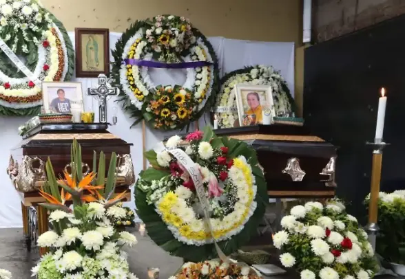 En la colonia San Francisco Chilpan, en Tultitlán, una bodega fue acondicionada para recibir los cuerpos de María Dolores y José Miguel. Captura d epantalla/La Prensa.