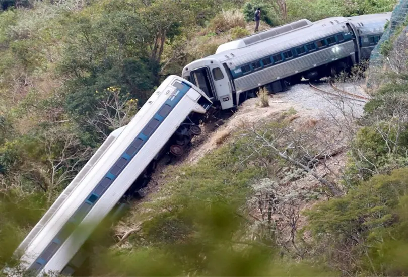 Exceso de velocidad y negligencia humana provocaron el descarrilamiento del Tren Interoceánico. Exceso de velocidad y negligencia humana provocaron el descarrilamiento del Tren Interoceánico.