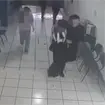 Difunden video del momento exacto en que estudiantes detuvieron a Osmar tras dispararle a sus maestras