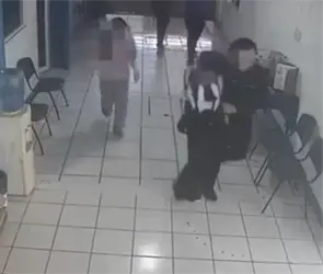 Difunden video del momento exacto en que estudiantes detuvieron a Osmar tras dispararle a sus maestras