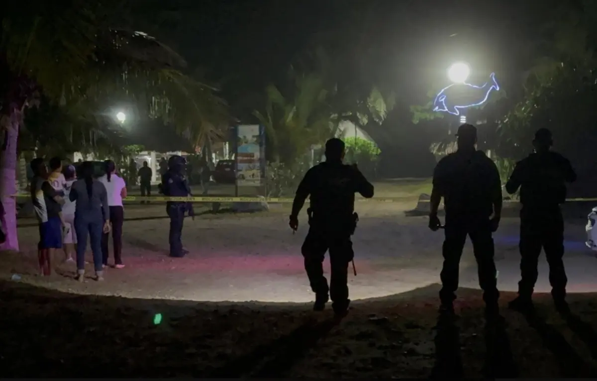  Videos difundidos en redes sociales muestran el momento del ataque armado en el restaurante de Barra Vieja. 