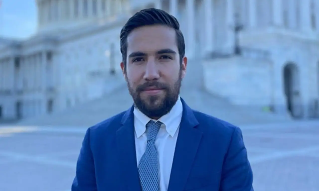  De vender corbatas en Los Pinos a empresario: así empezó el negocio del hijo de Felipe Calderón
 