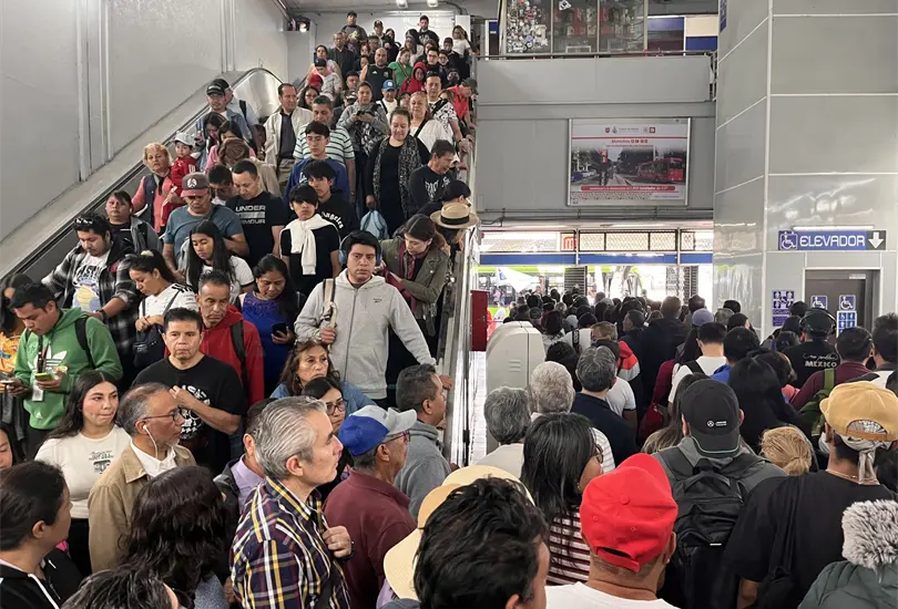 Caos en el Metro de la CDMX hoy 13 de abril.