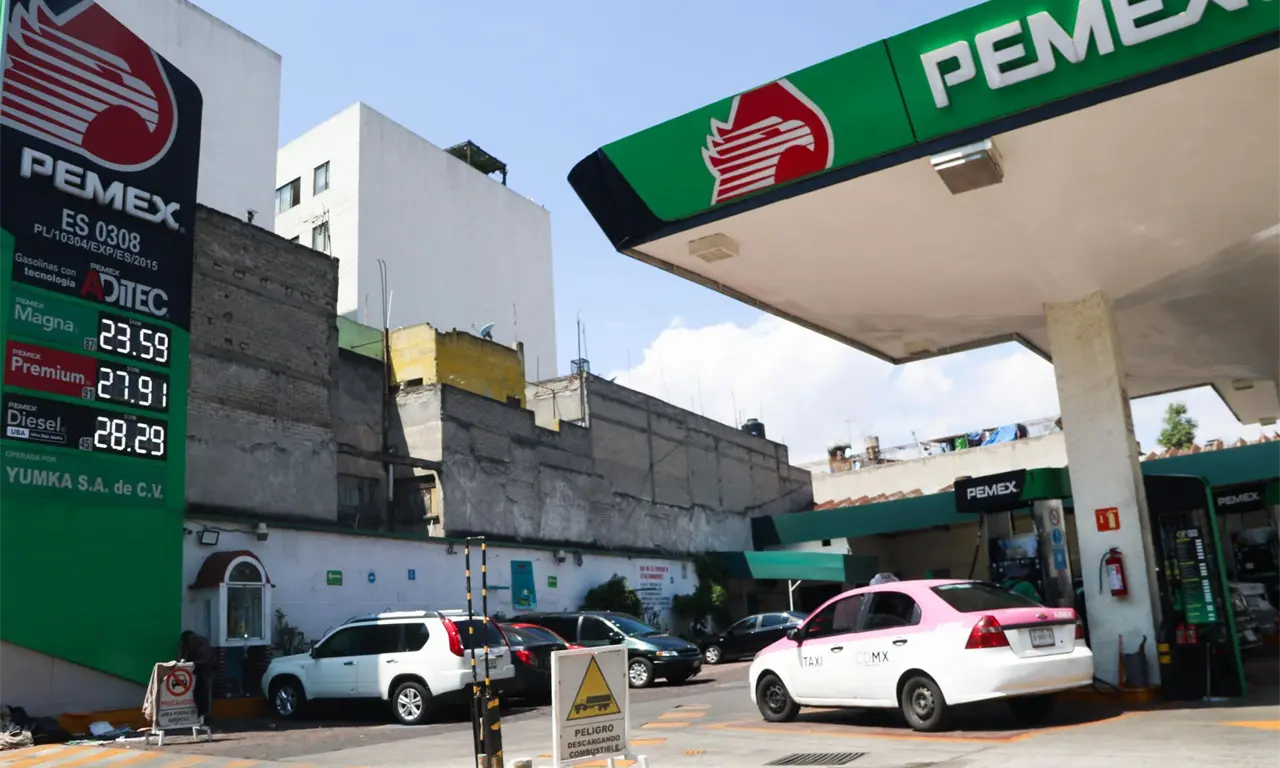  La gasolina premium y el diesel no bajan de precio. 