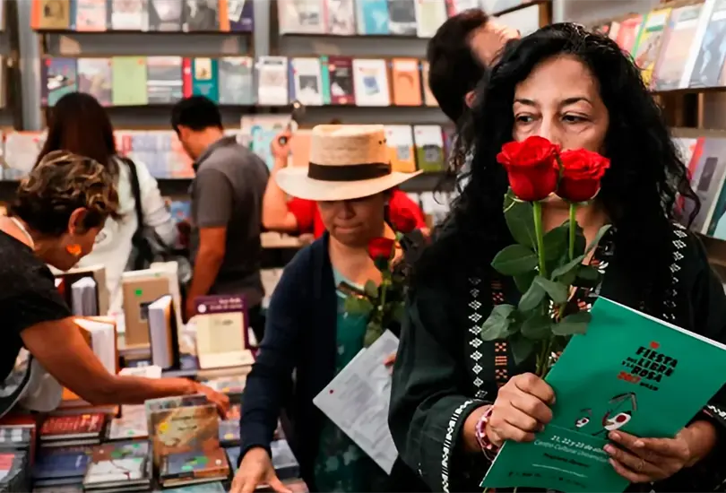 Como es costumbre, al adquirir libros, los asistentes recibir&aacute;n una rosa como s&iacute;mbolo del evento, reforzando su identidad cultural.